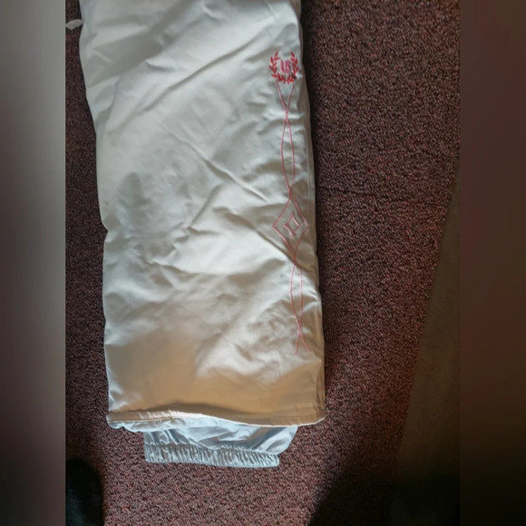 Burton Nwot Women’s Snowpant Ski Outdoors sports Beige Pink Embroidery L - Picture 9 of 11